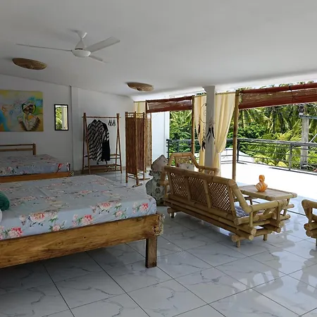 Skylodge B&B - Bali Jungle Retreat With Fine Dining & Eco Pool